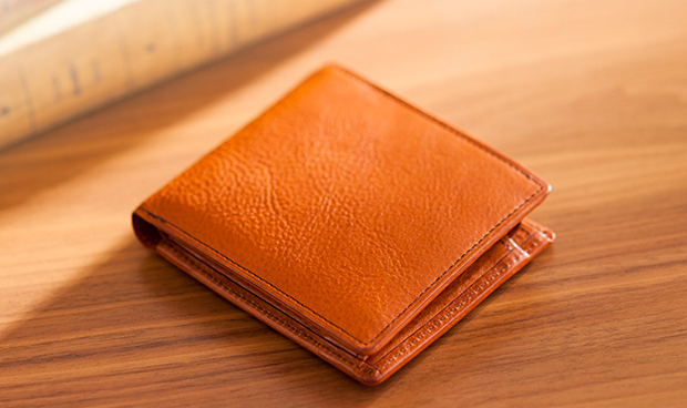 マルティーニ・アーバンパースはカジュアルにも使える二つ折り財布